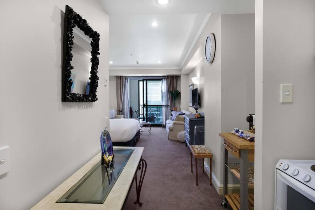Apartment Deluxe Centre Hot Tub Heated Swimming Pool