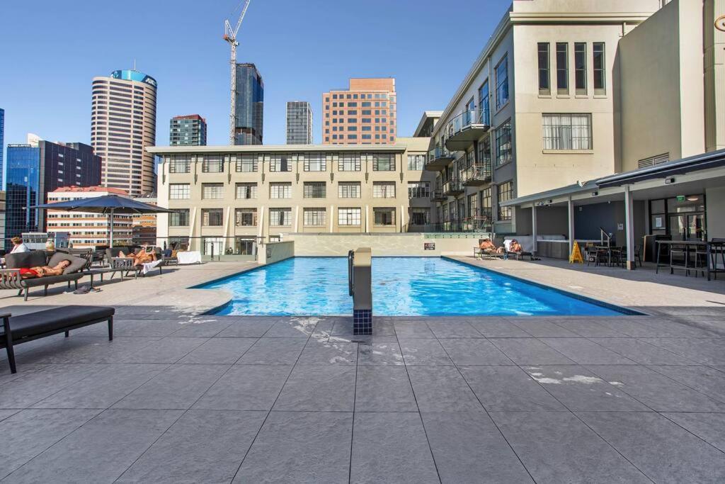 Apartment Deluxe Centre Hot Tub Heated Swimming Pool *