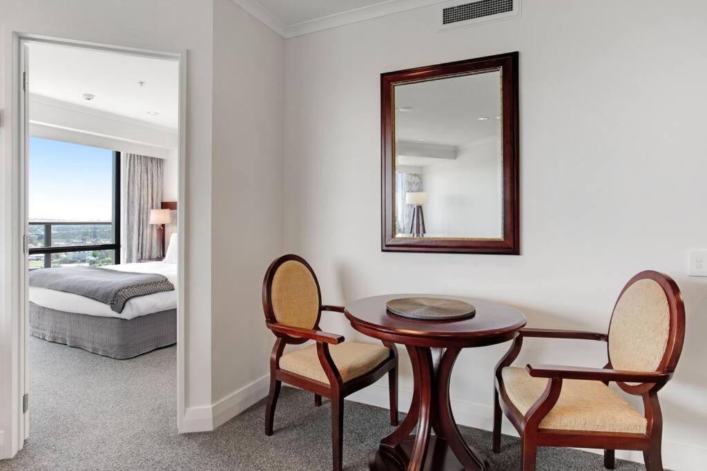 Apartment Luxurious 1br Free Carpark Gym Pool & Hottub *