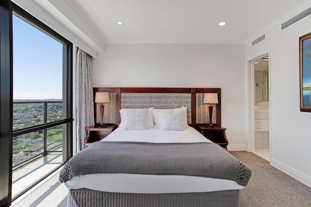 Luxurious 1br Free Carpark Gym Pool & Hottub *