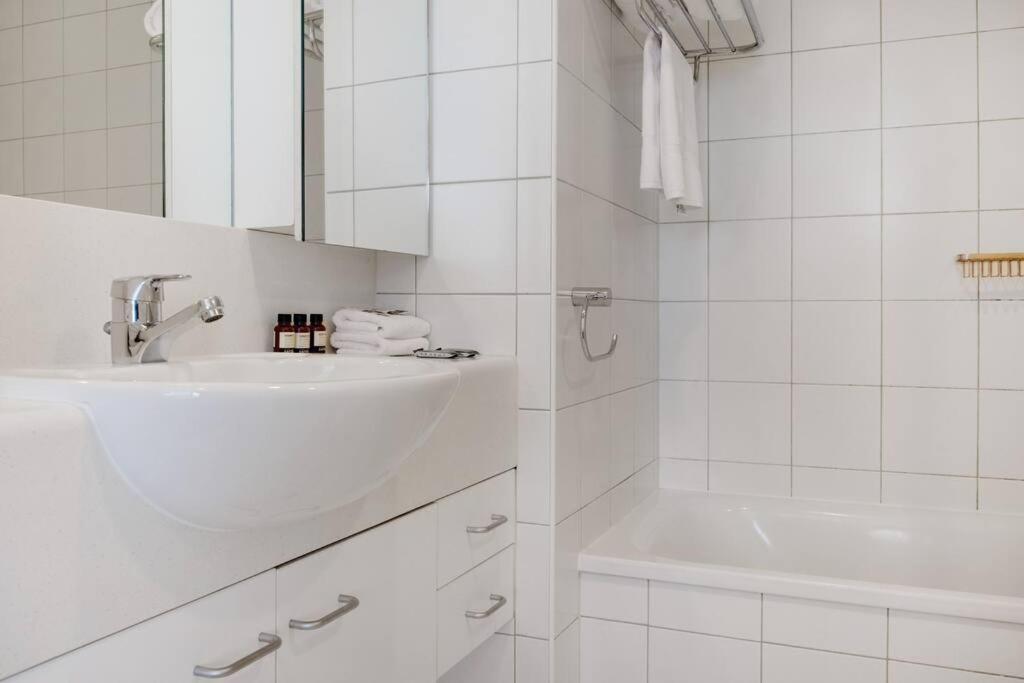 Luxurious 1br Free Carpark Gym Pool & Hottub * Auckland