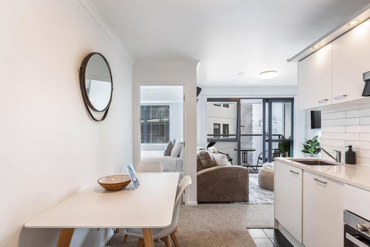 3br W Balcony Full Kitchen & Amenities * Auckland