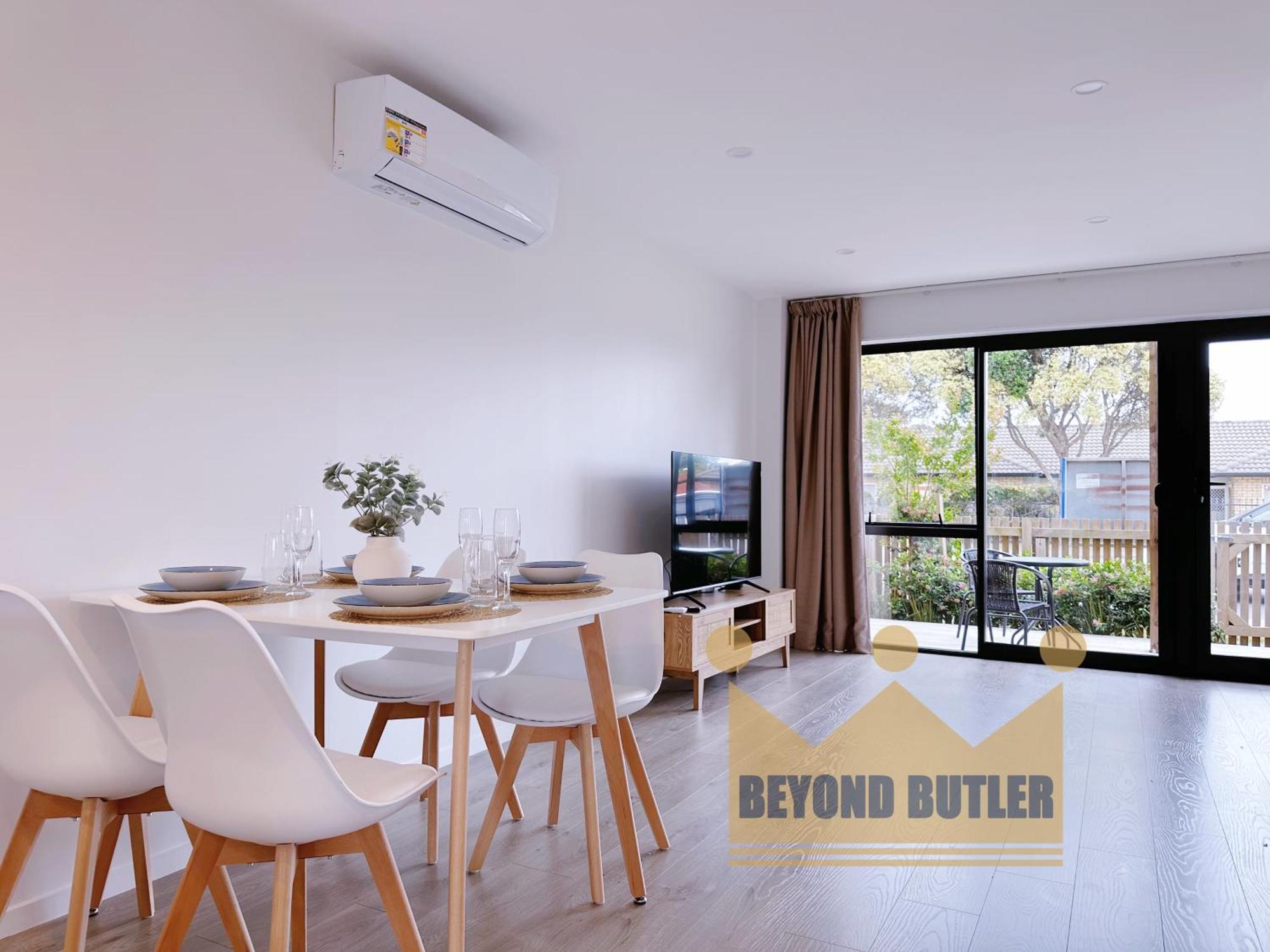 2b1b Prime Location - 10 Sec Walk To Sunday Market * Auckland