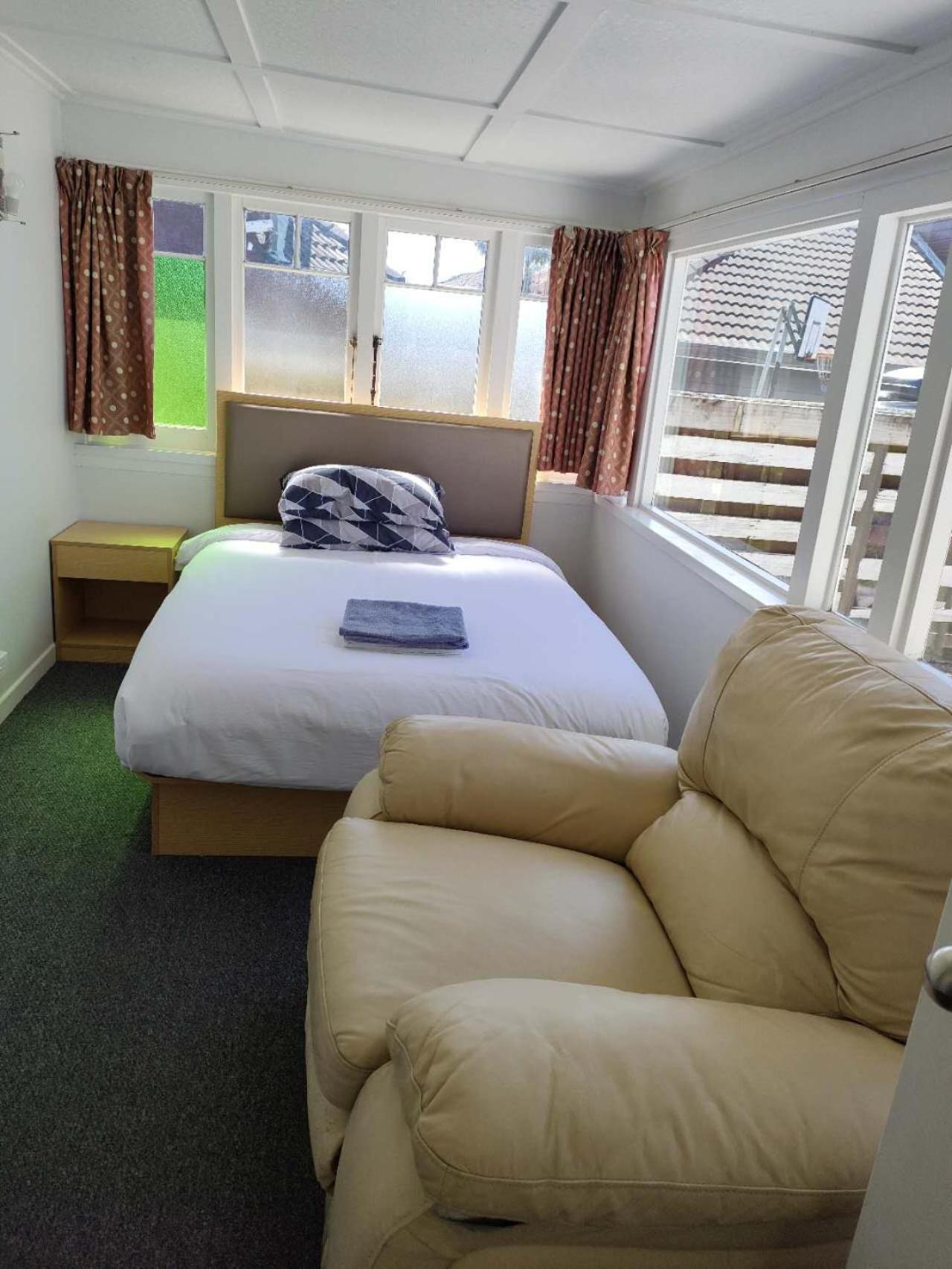 Guest house Cozy 5 Bedrooms House 7 Rangiatea Road, Epsom *