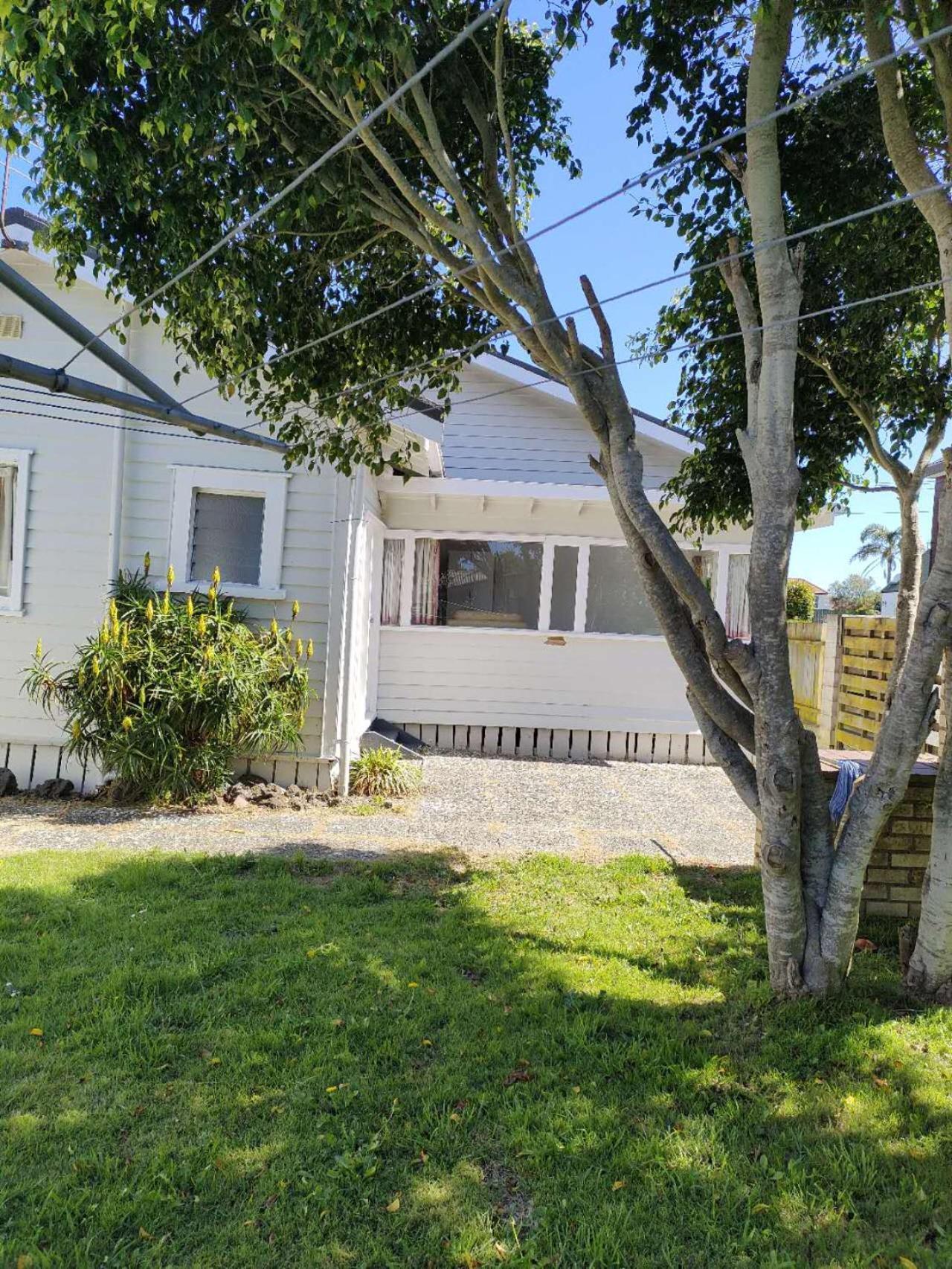 Cozy 5 Bedrooms House 7 Rangiatea Road, Epsom *