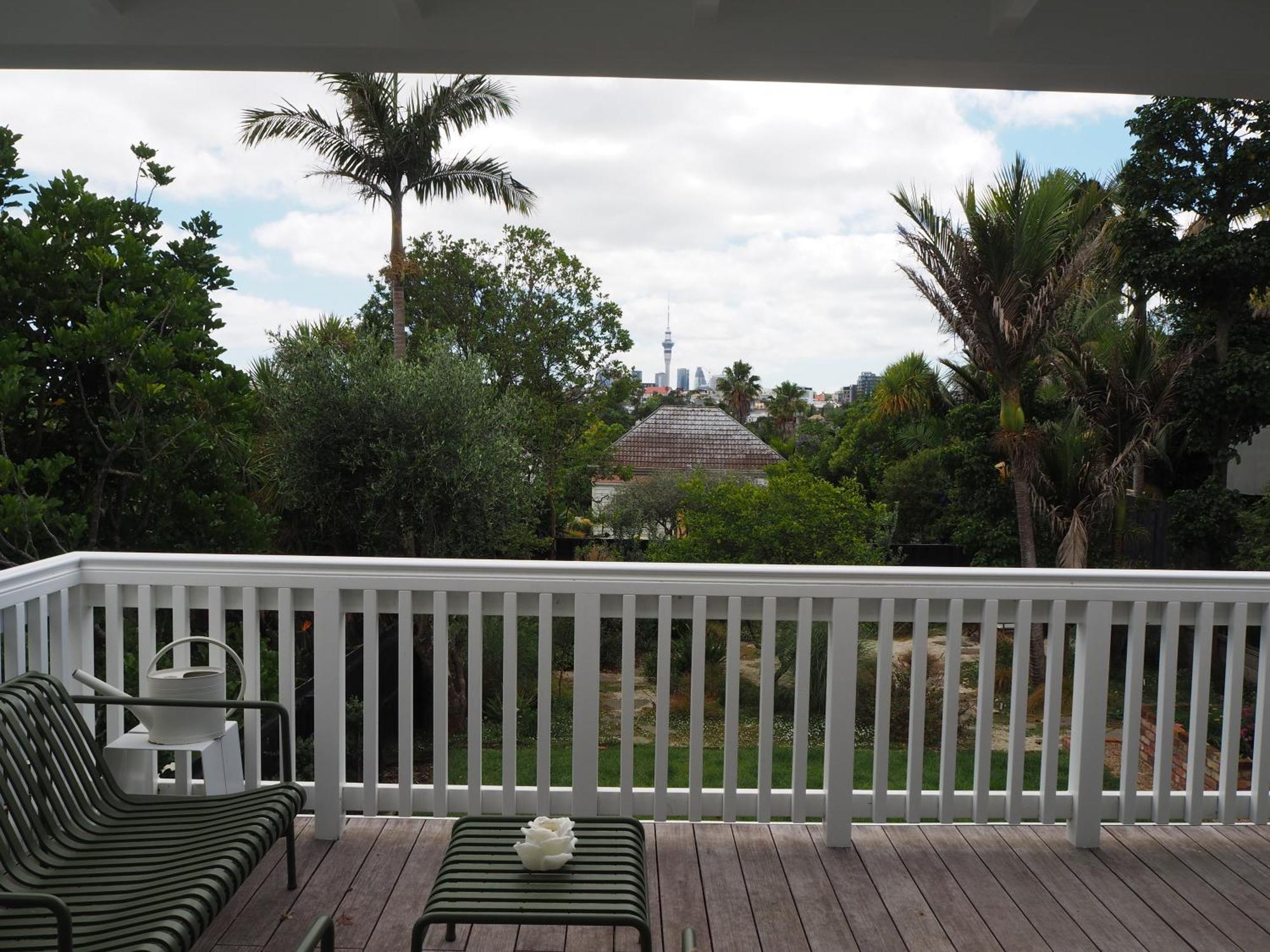 Grey Lynn With Sky Tower View *