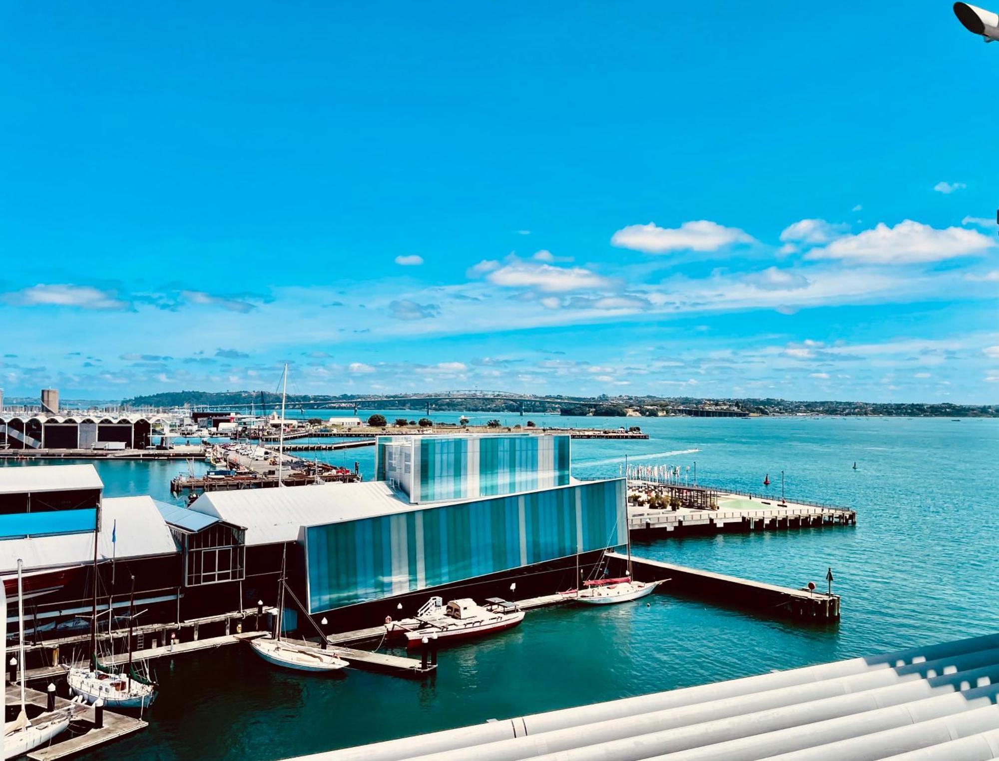 Waterfront Penthouse: Harbor View In Auckland's Heart