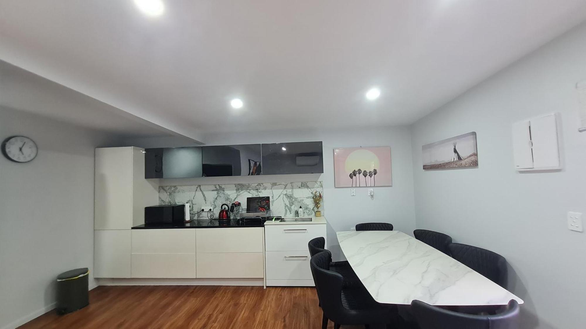 2 Bedroom Self Contained Near Cbd *