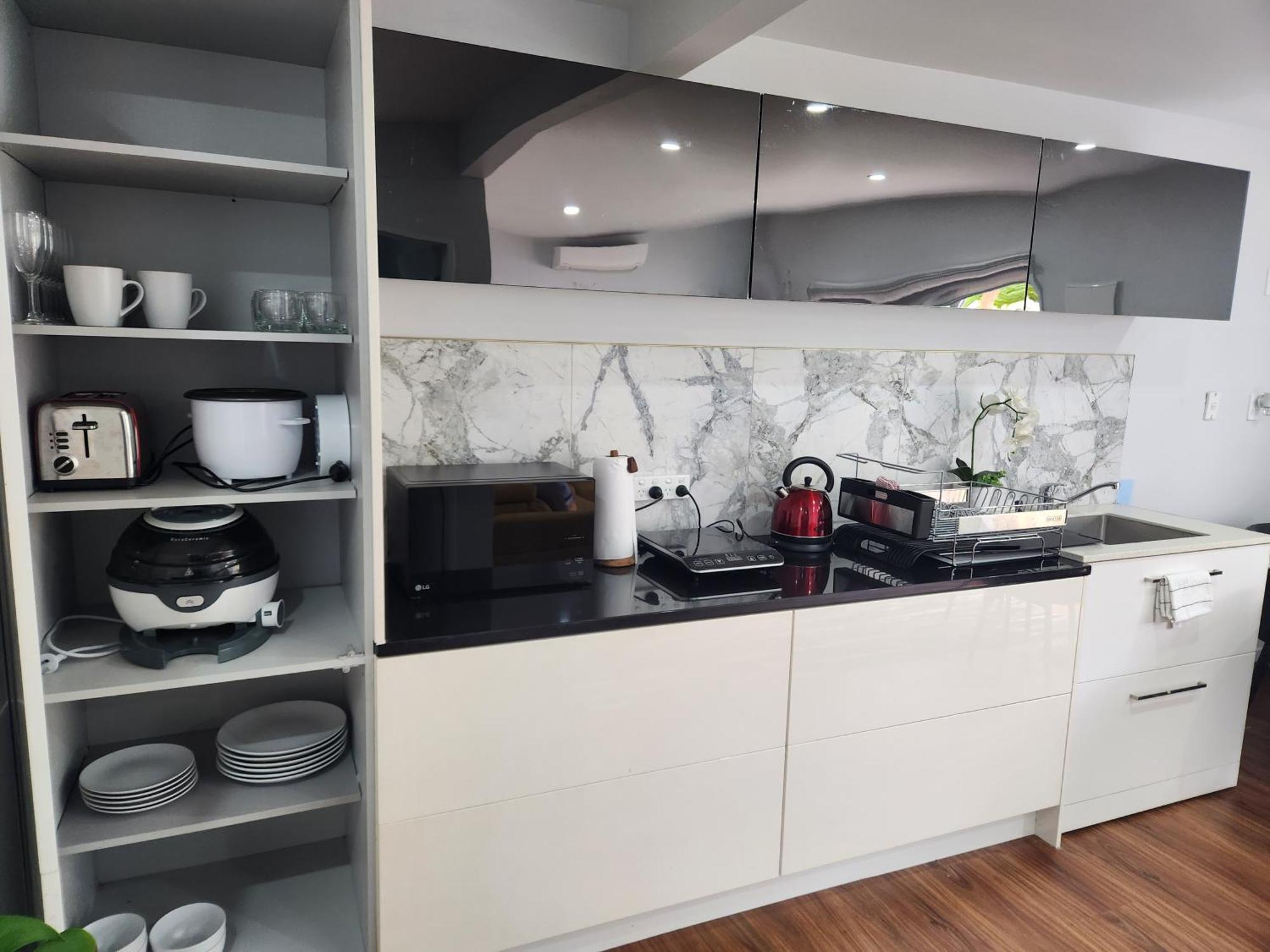2 Bedroom Self Contained Near Cbd