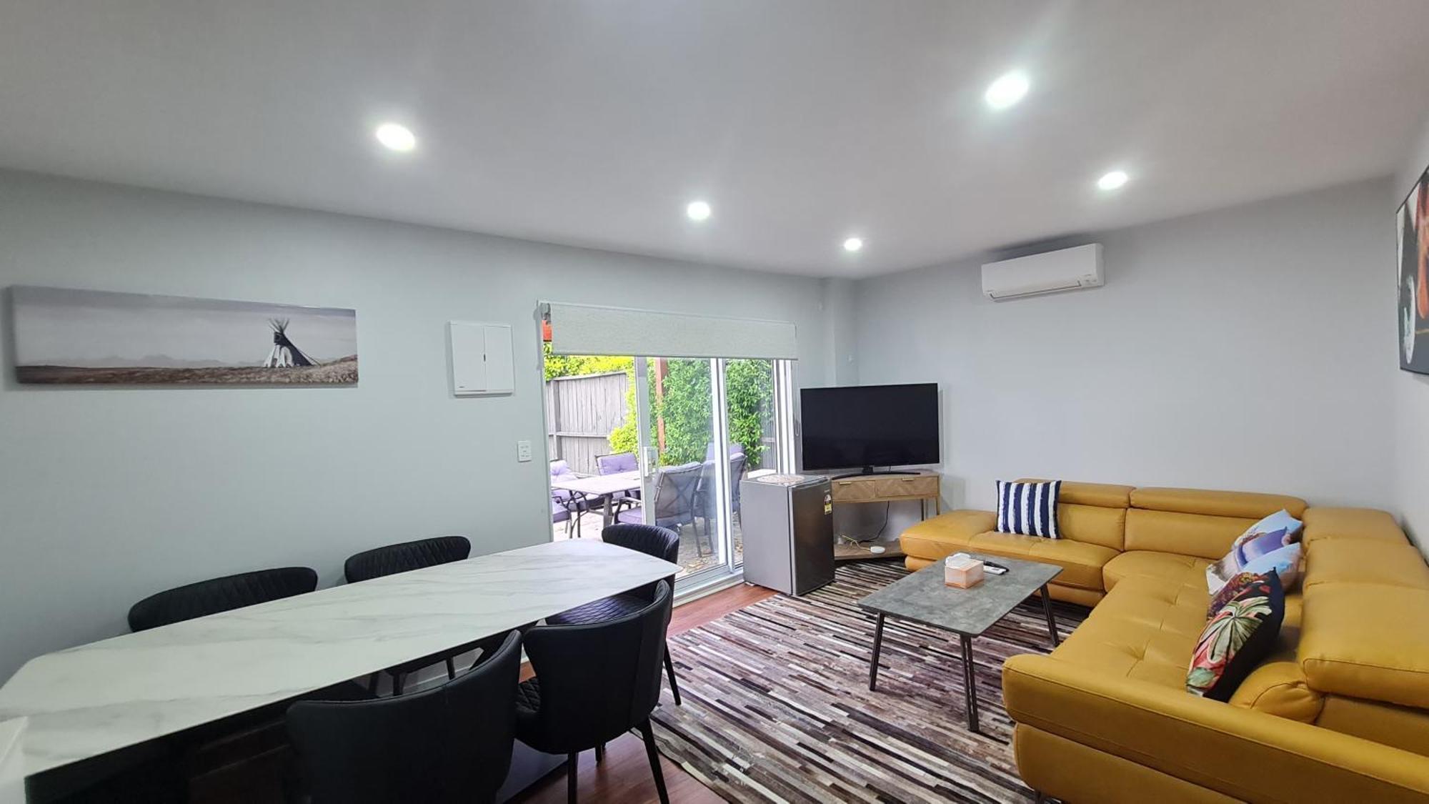 2 Bedroom Self Contained Near Cbd