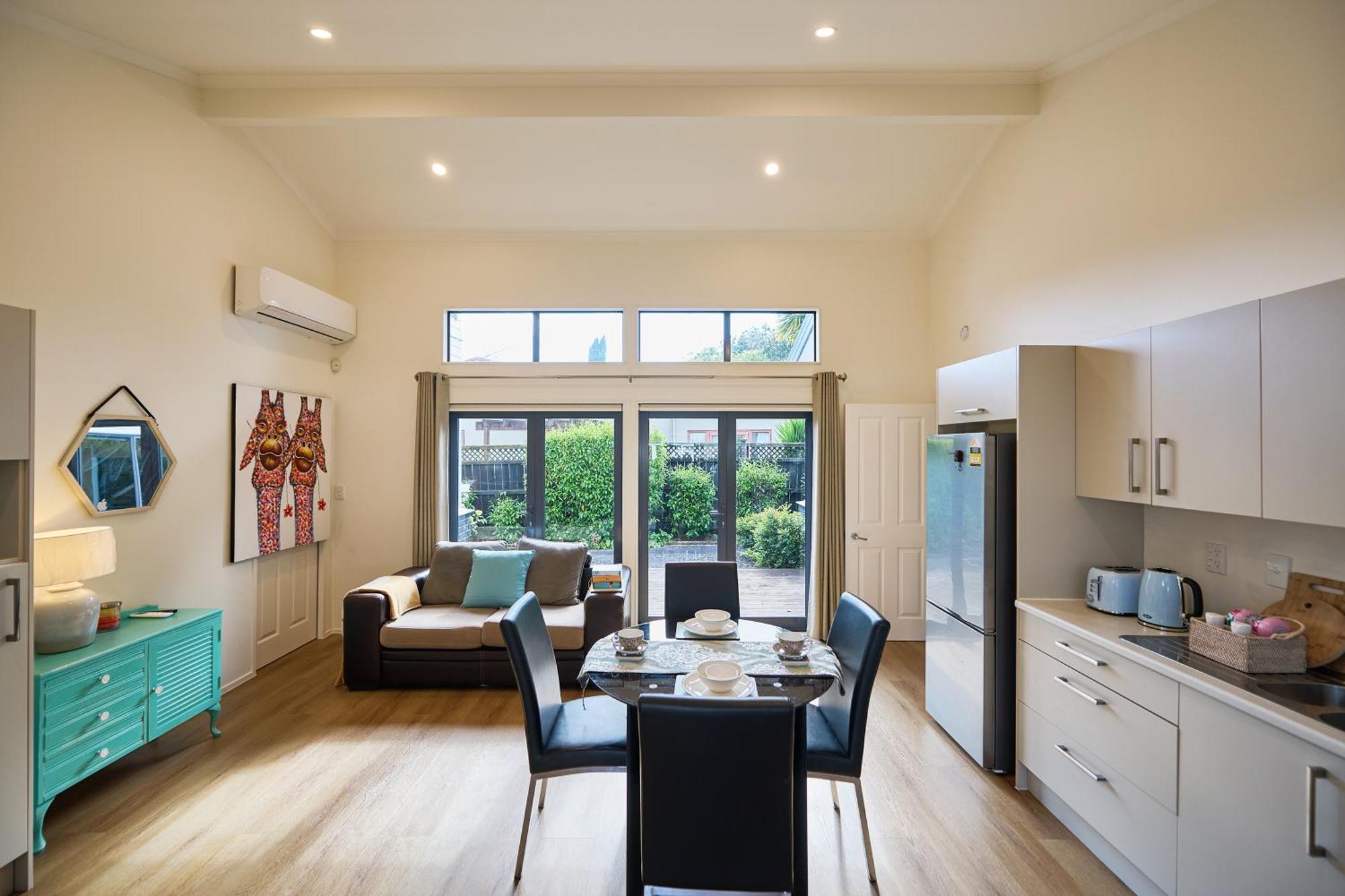 Entire Self Contained Two Bedroom-spacious And Comfortable Apartment Auckland