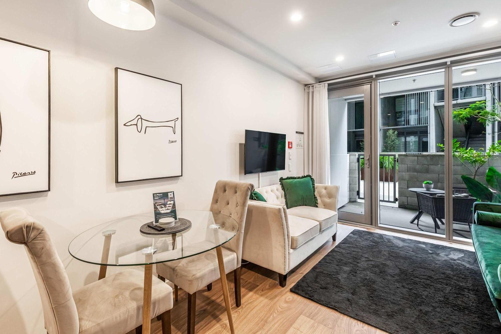 Stylish 1 Bedroom With Office Area