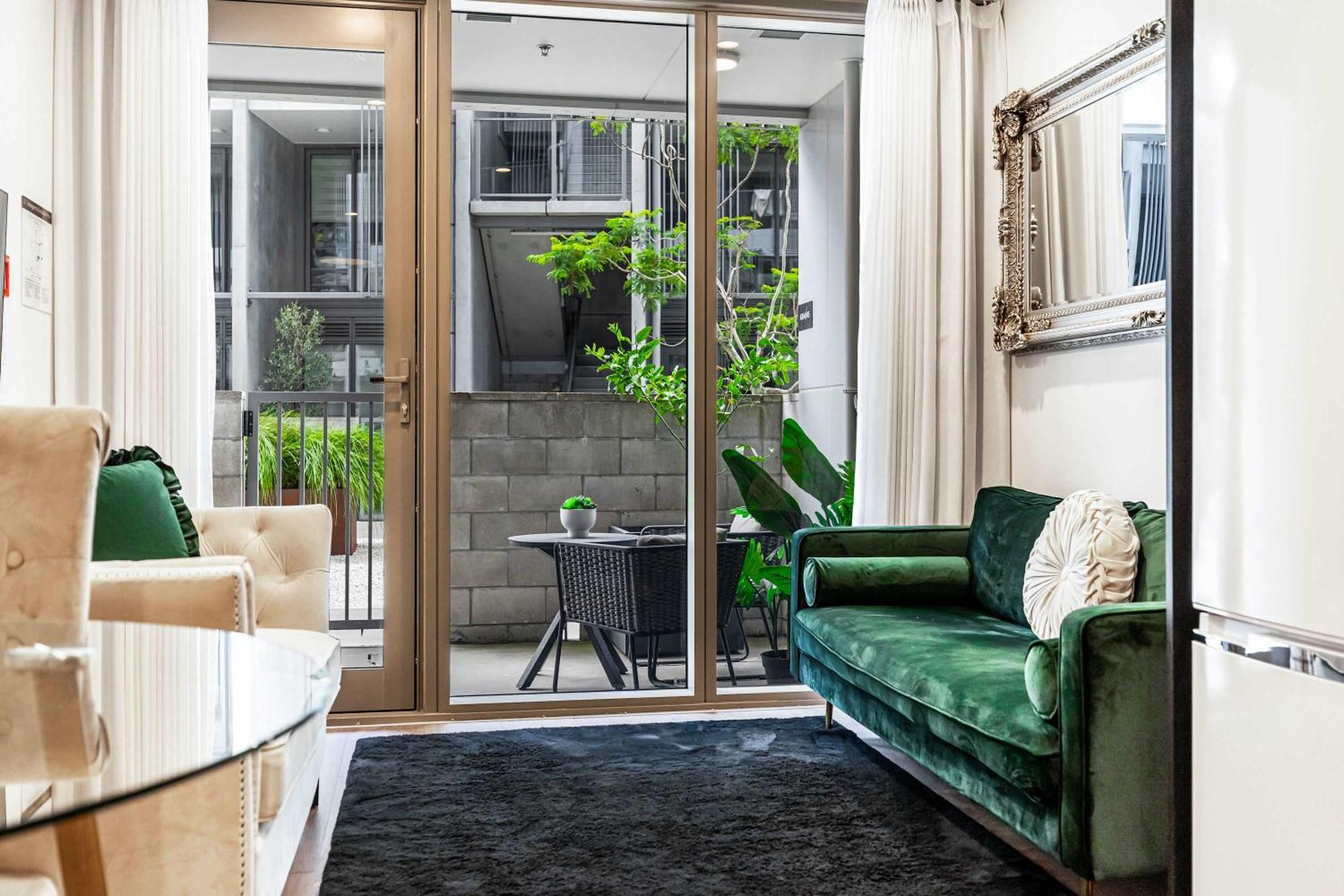 Stylish 1 Bedroom With Office Area *