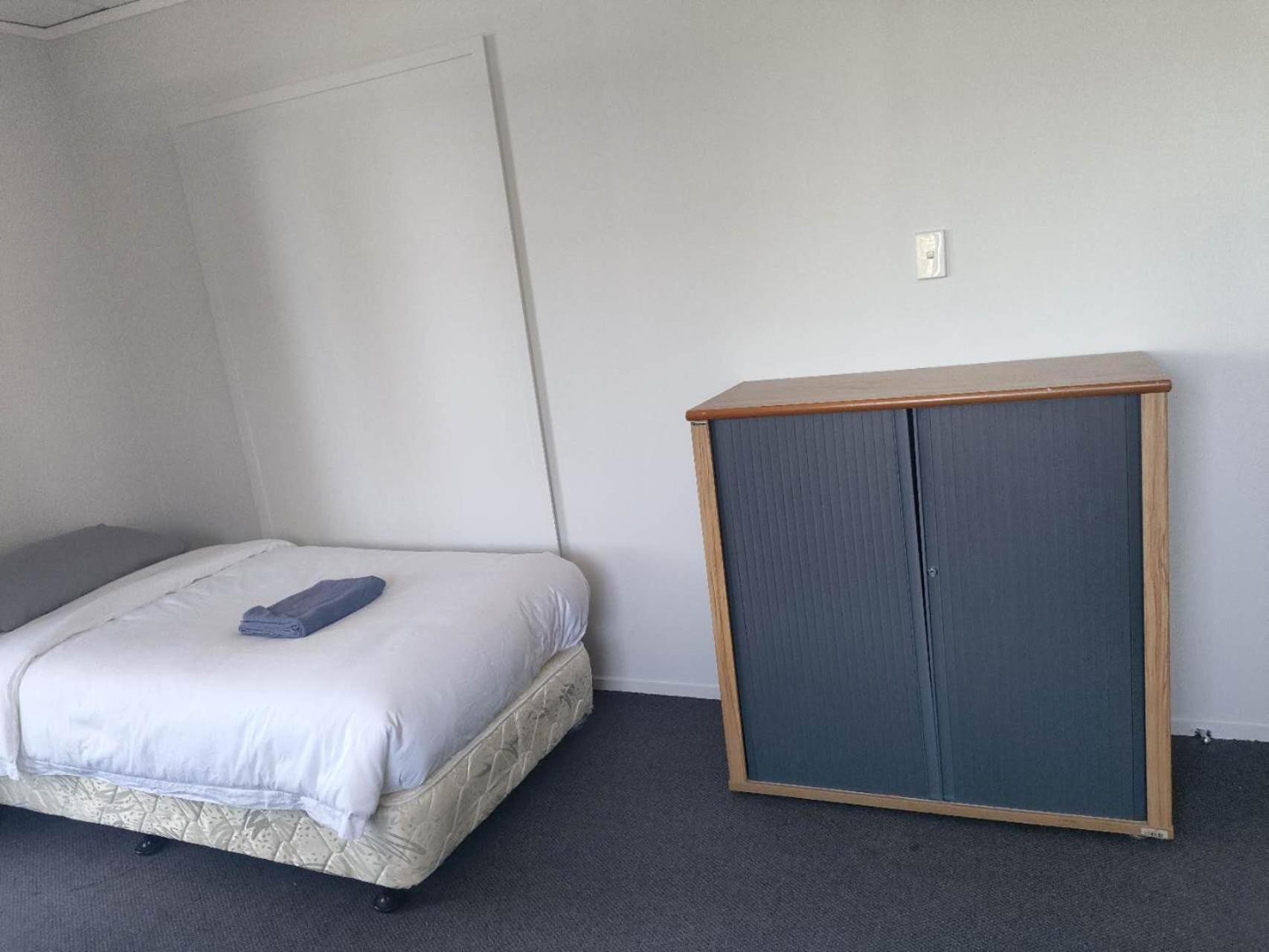 Apartment 4 Beds Including 1 Double Bed, 1 Single Beds, 2 Double Sofa Beds, 2, 37 Totara Avenue, New Lynn *