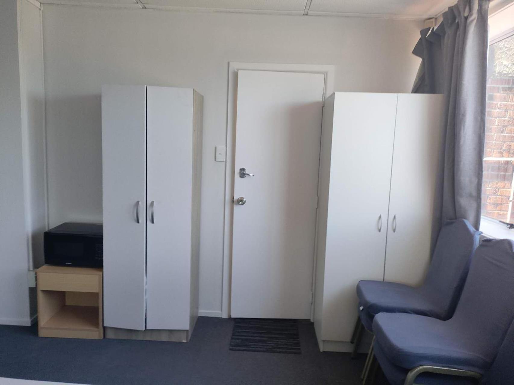Apartment 4 Beds Including 1 Double Bed, 1 Single Beds, 2 Double Sofa Beds, 2, 37 Totara Avenue, New Lynn Auckland
