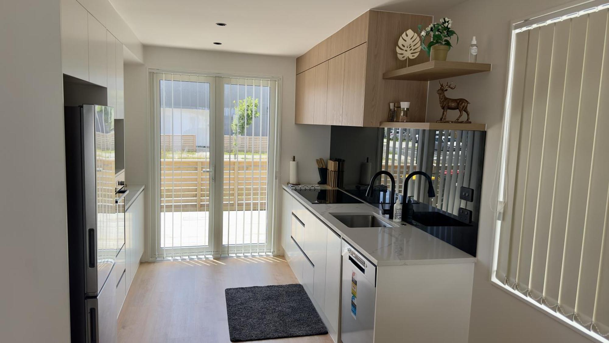 Stylish New Modern 3-br In - Perfect For Your Next Getaway! Holiday home *