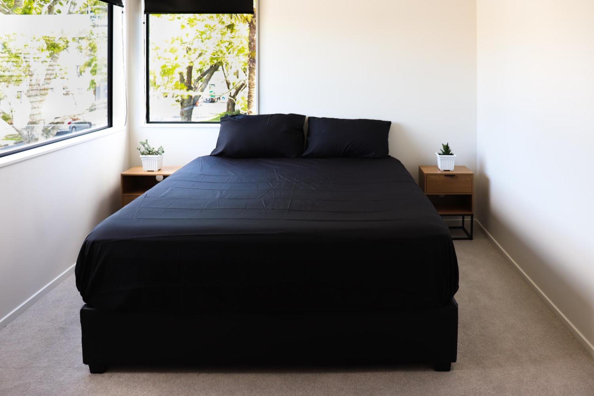 Homestay Luxe Modern Large Bedroom With Shared Kitchen And Amenities *