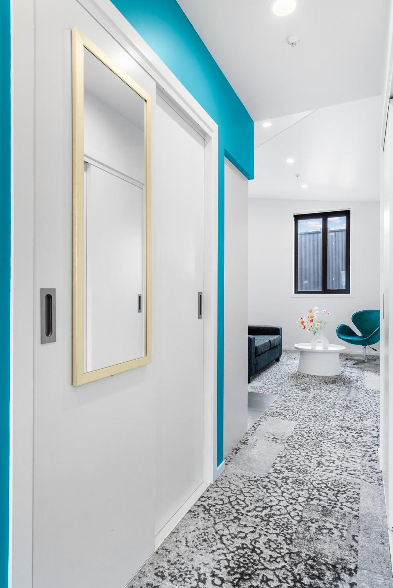 Apartment Layard 523 - West *