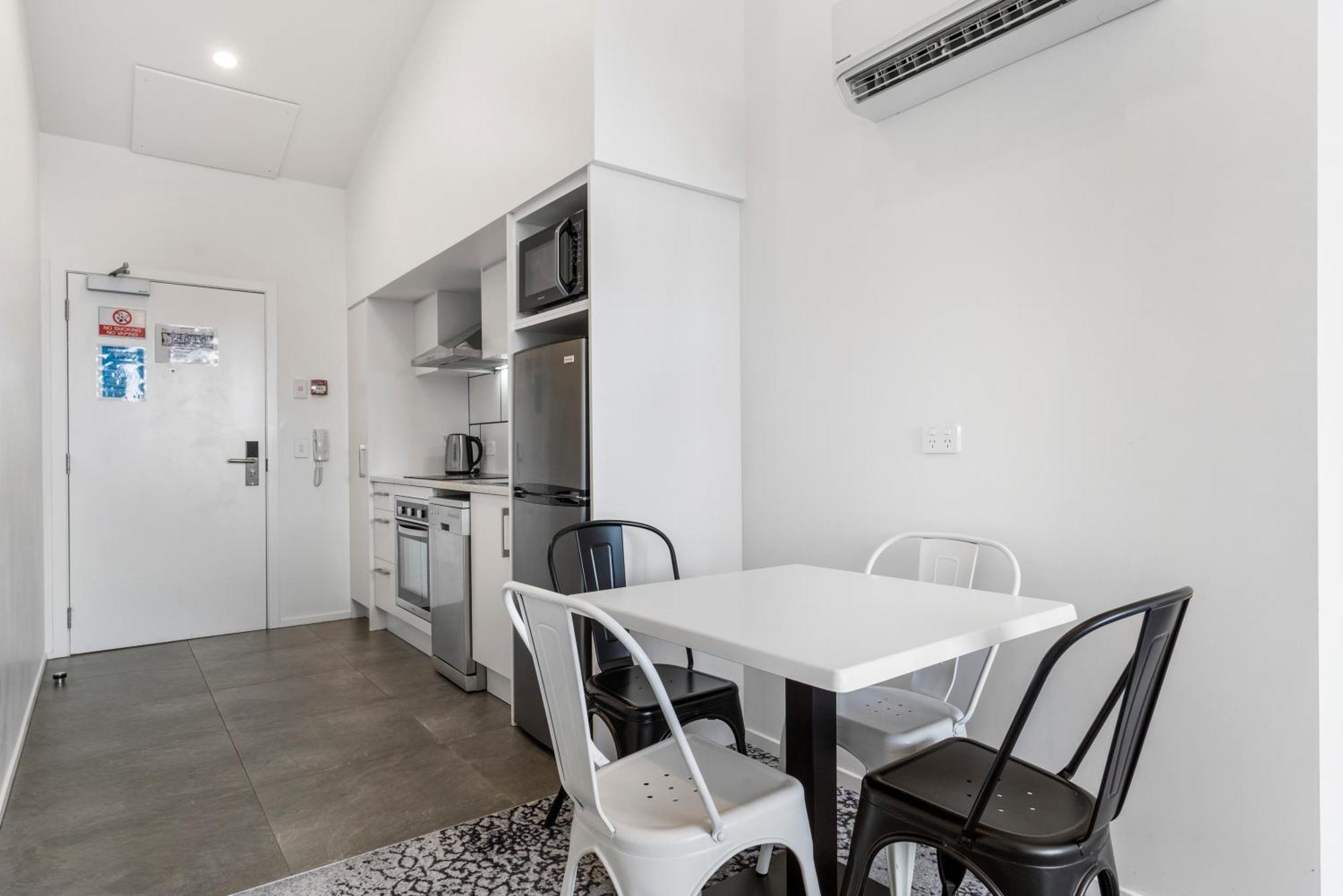 Apartment Layard 531 - West