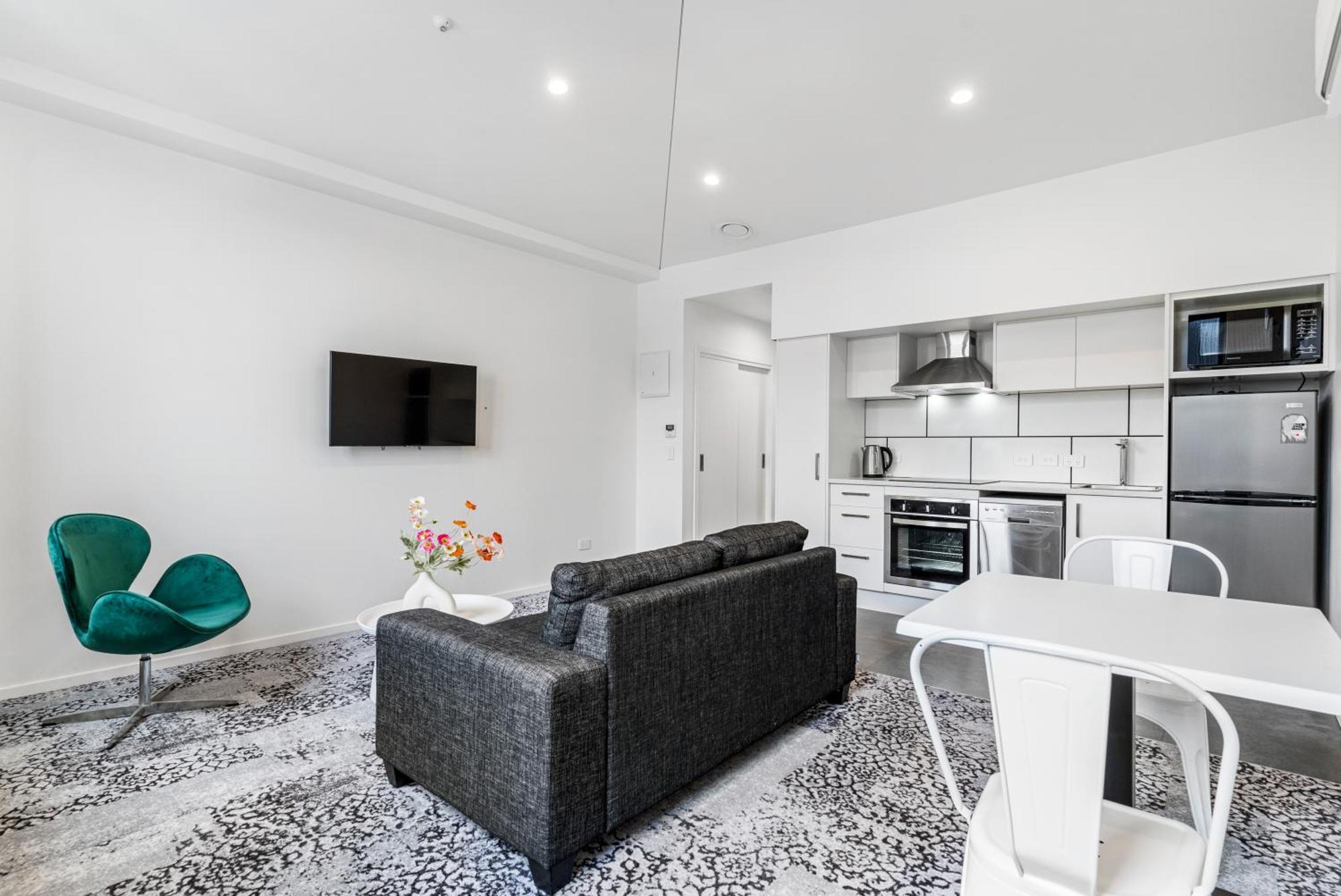 Apartment Layard 523 - West *