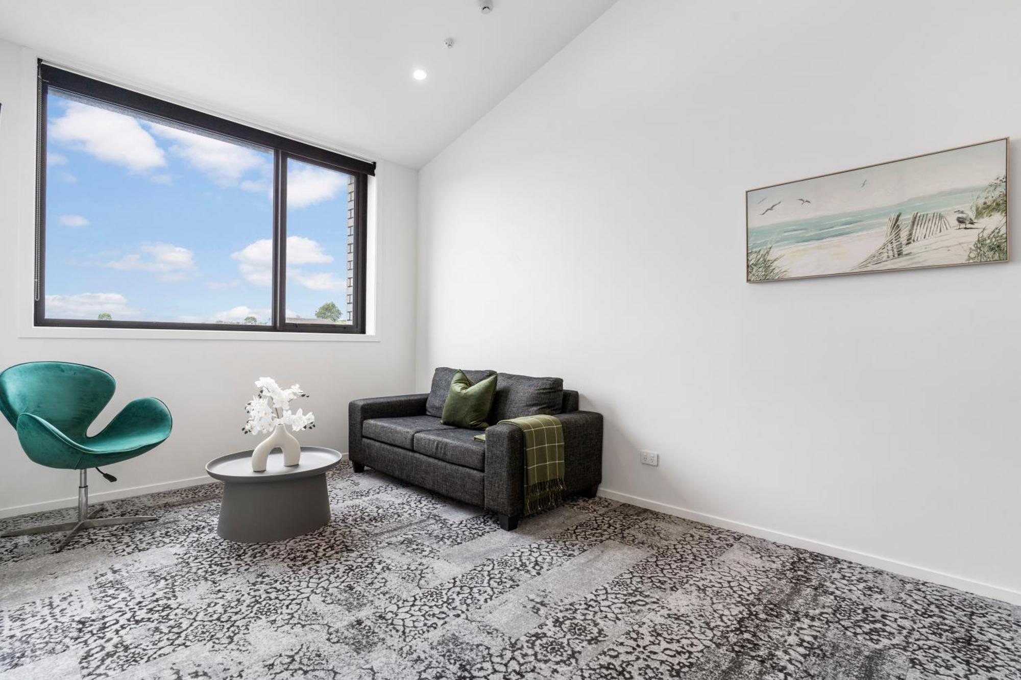 Layard 531 - West Apartment