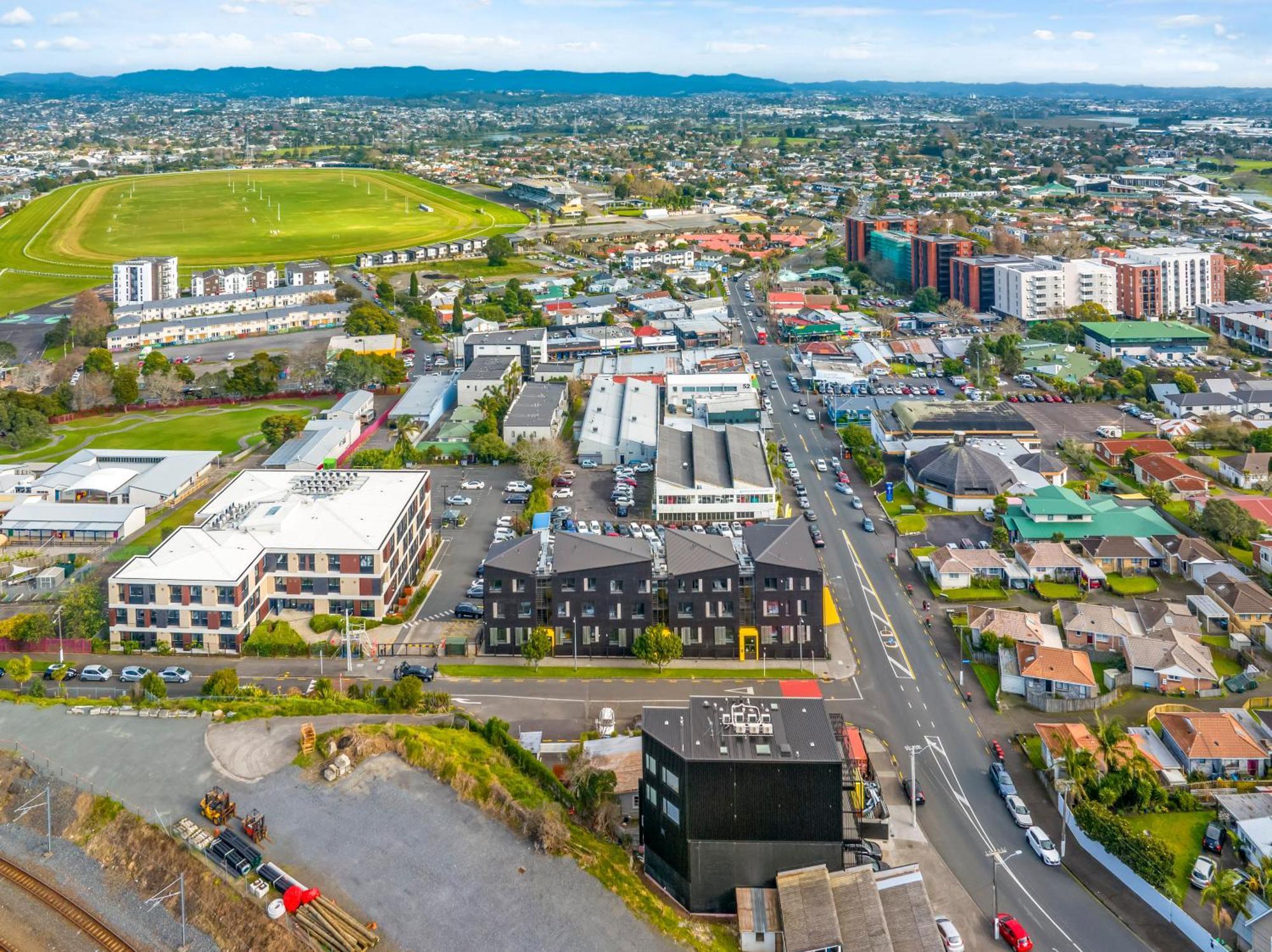 Layard 421 - West * Auckland