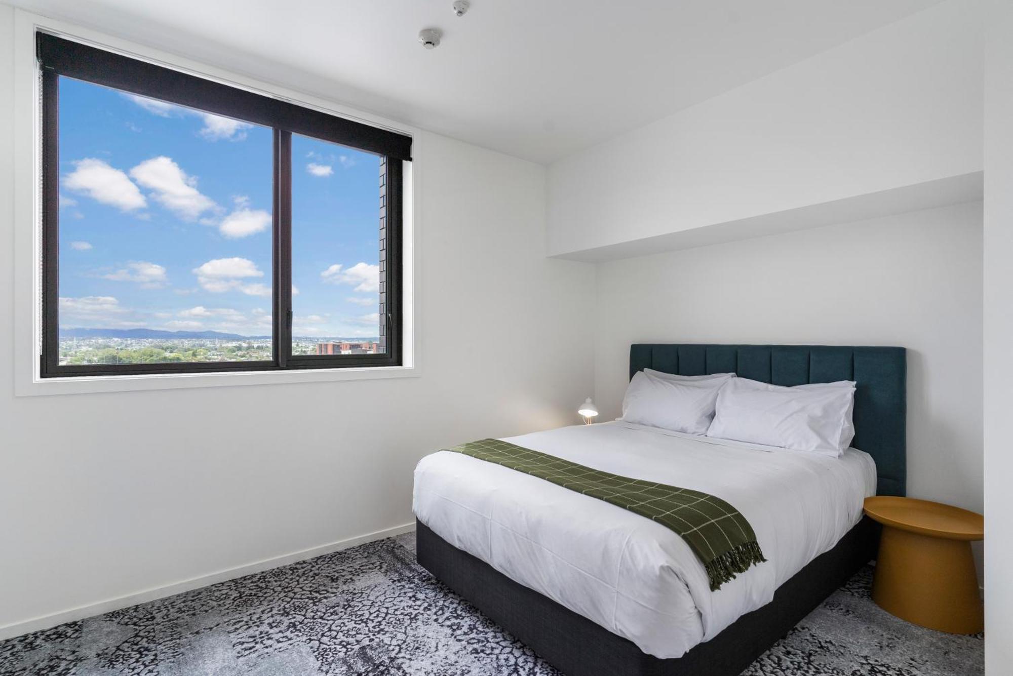 Layard 533 - West Apartment *
