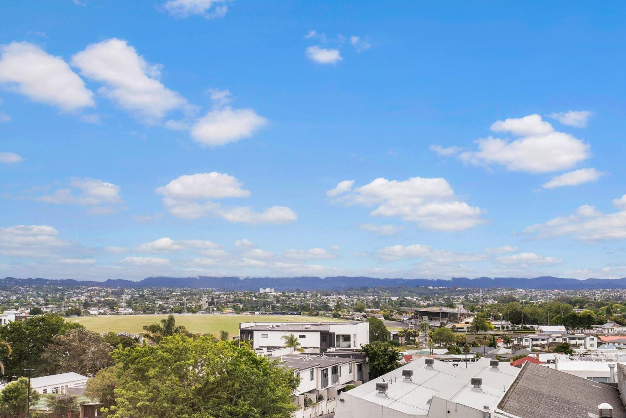 Apartment Layard 533 - West *