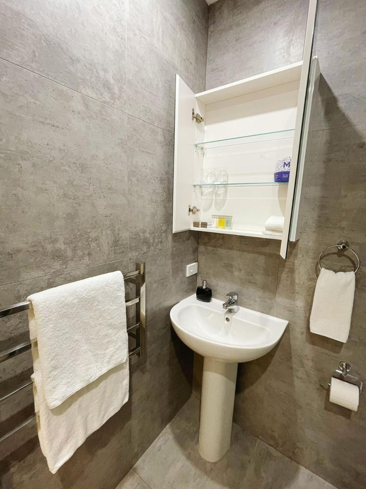 Hotel Grand Serviced