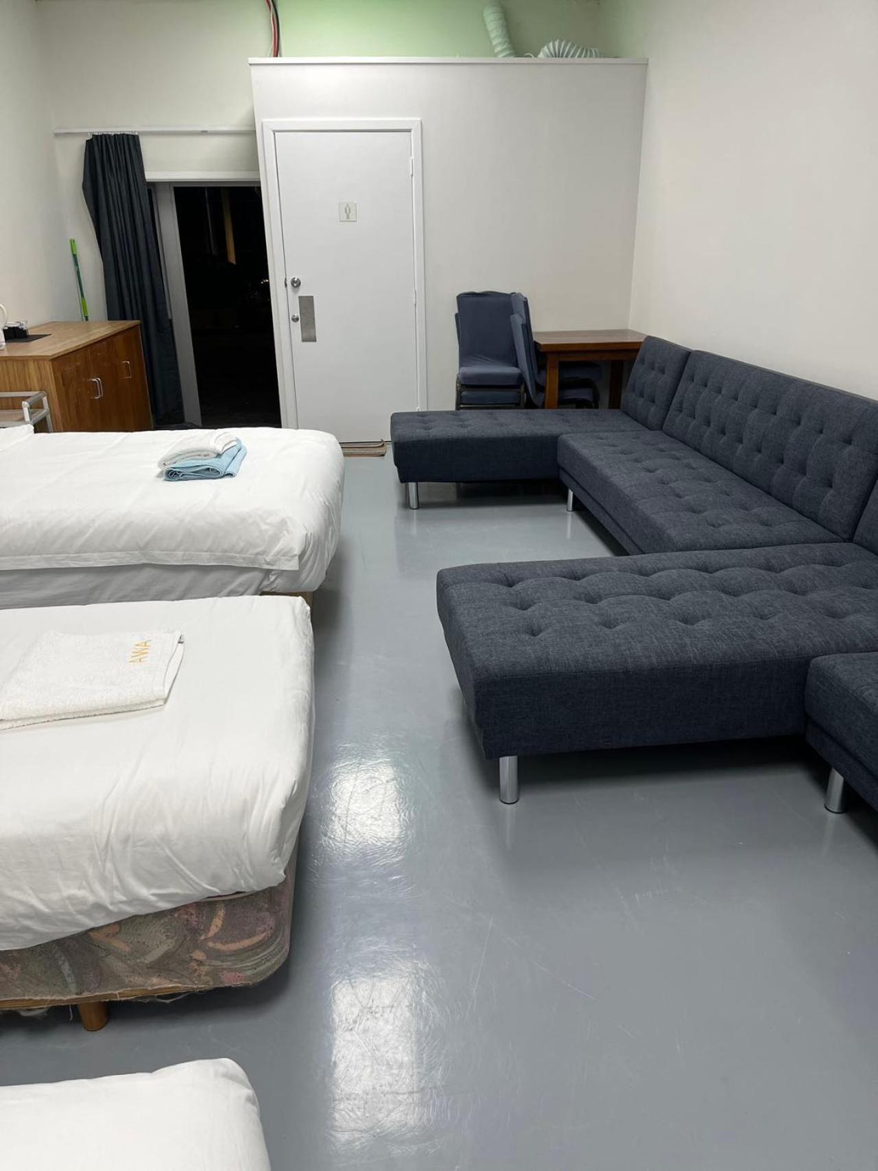 Apartment 2 Double Beds, 1 Single Bed, 2 Double Sofa Beds In 1 Room, 6, 33 Totara Avenue, New Lynn, Auckland