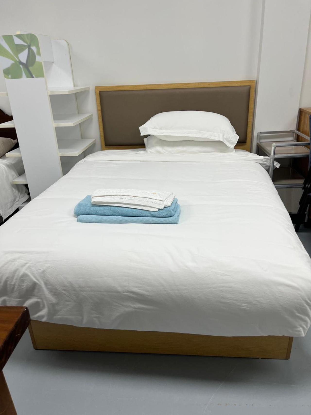 Apartment 2 Double Beds, 1 Single Bed, 2 Double Sofa Beds In 1 Room, 6, 33 Totara Avenue, New Lynn, *