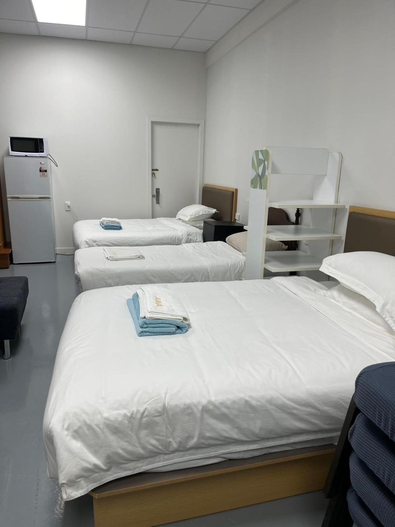 Apartment 2 Double Beds, 1 Single Bed, 2 Double Sofa Beds In 1 Room, 6, 33 Totara Avenue, New Lynn, Auckland