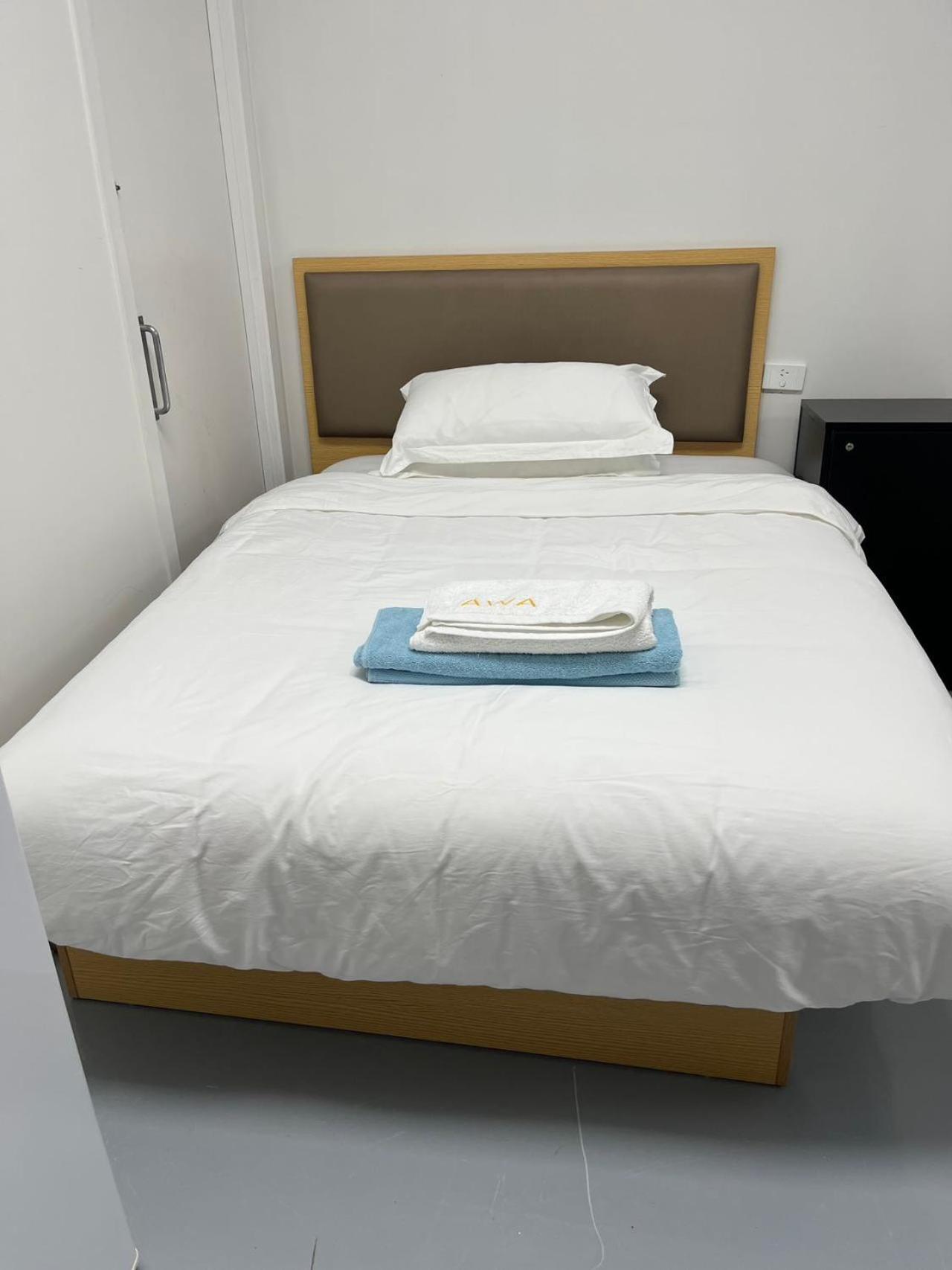 2 Double Beds, 1 Single Bed, 2 Double Sofa Beds In 1 Room, 6, 33 Totara Avenue, New Lynn, Apartment *
