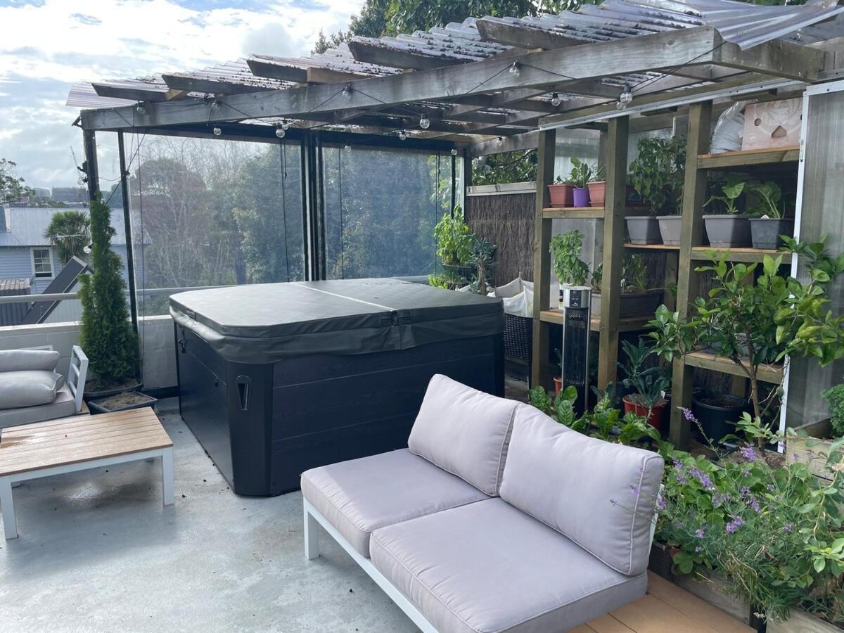 Luxury Townhouse With Aircon, Huge Balcony & Hot Tub Apartment Auckland