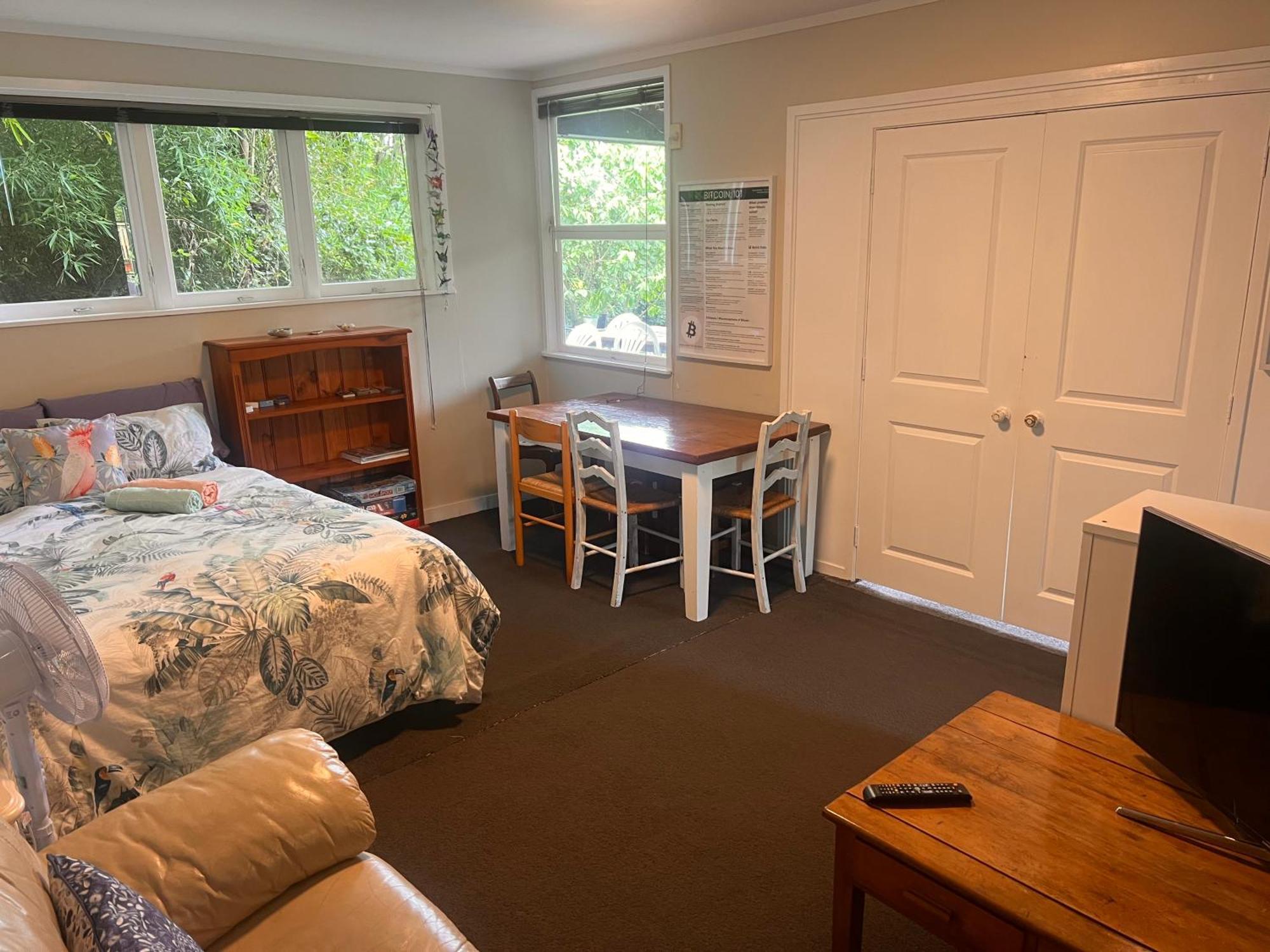 Casa de férias Lower Level Unit In The Backyard, Past The Gate On The Right Of House Auckland