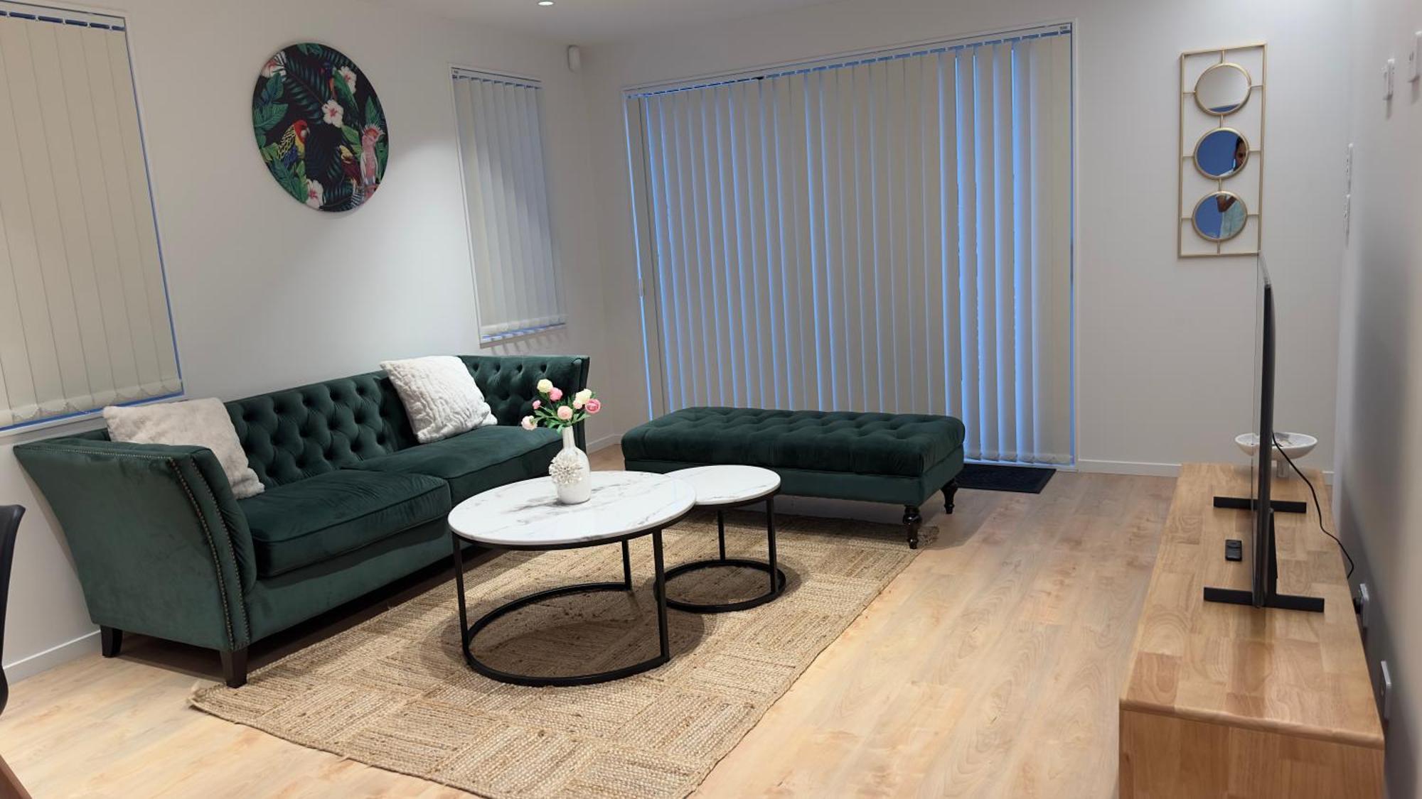 Stylish New Modern 3-br In - Perfect For Your Next Getaway! Holiday home