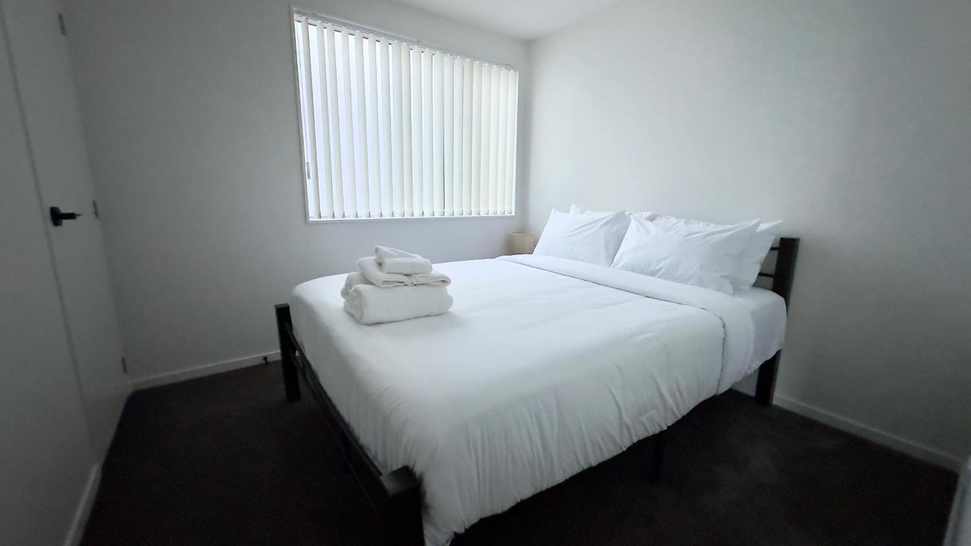 Stylish New Modern 3-br In - Perfect For Your Next Getaway! *