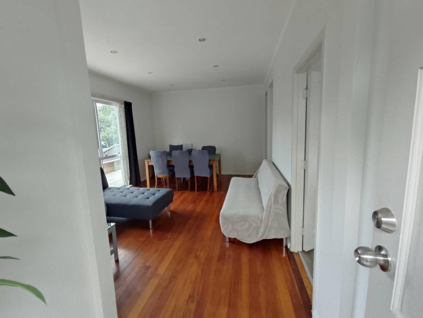 7 Beds Including 4 Double Beds, 1 Single Bed, 2 Double Sofa Beds, 8 Renton Road, Mt Albert, Holiday home Auckland