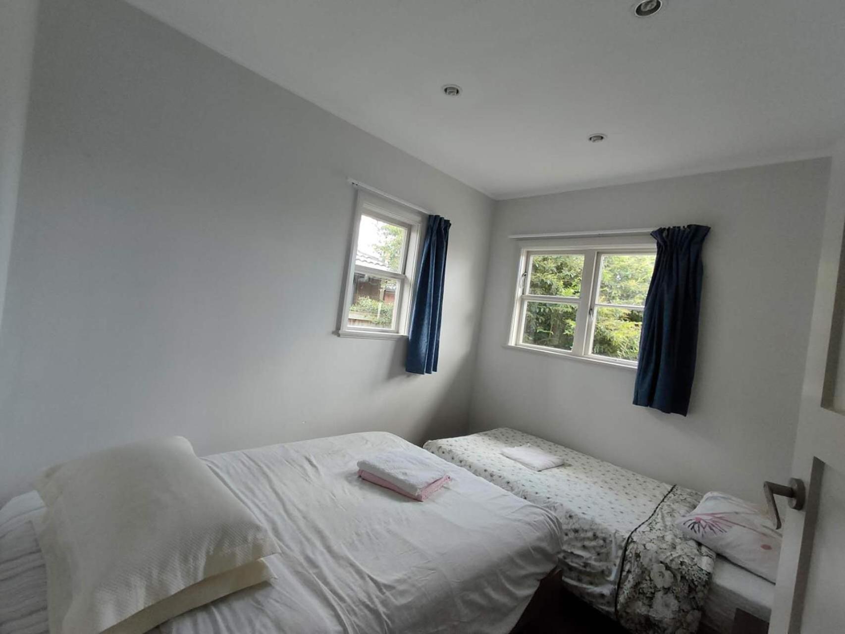 Holiday home 7 Beds Including 4 Double Beds, 1 Single Bed, 2 Double Sofa Beds, 8 Renton Road, Mt Albert, Auckland