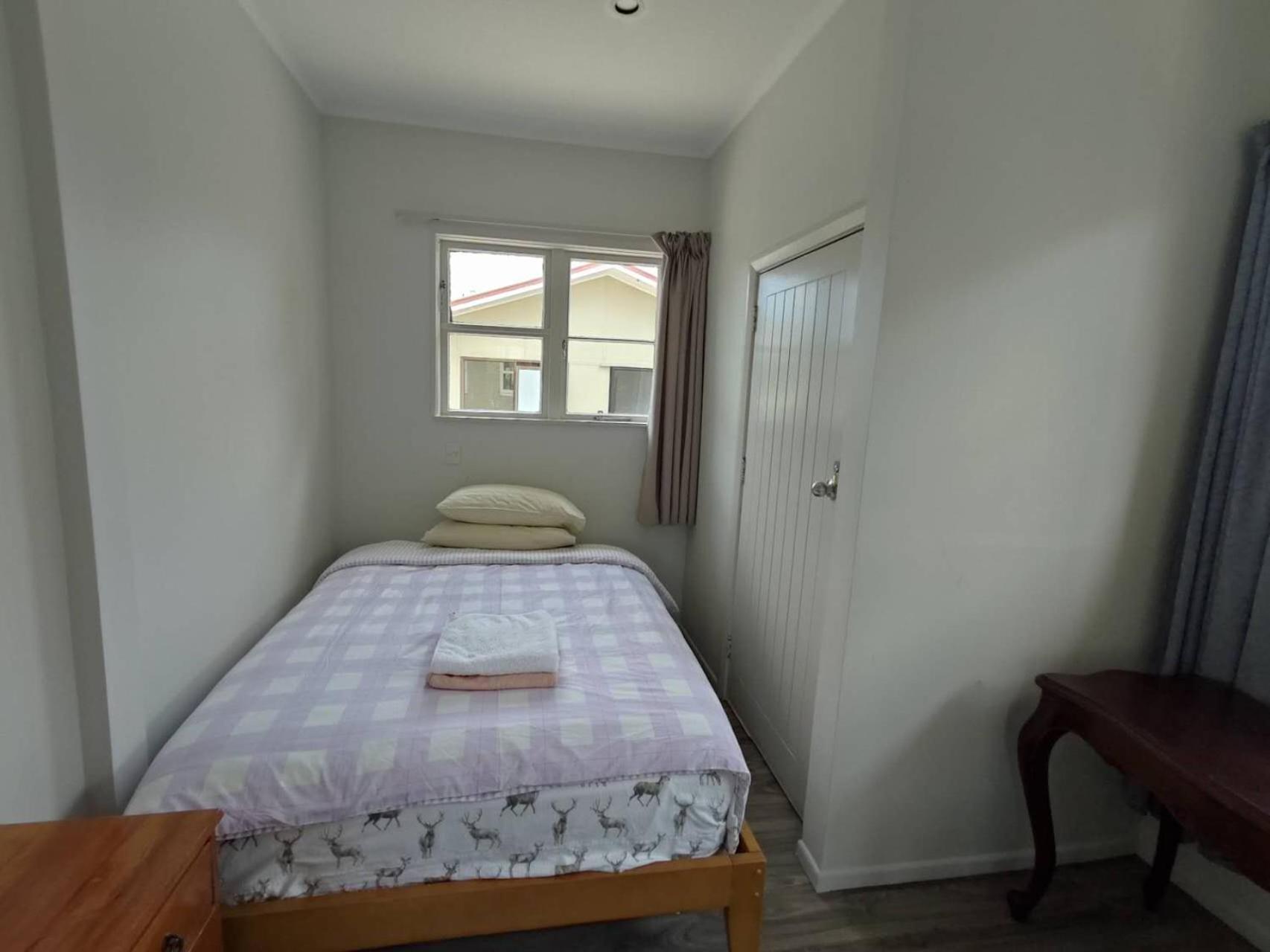 7 Beds Including 4 Double Beds, 1 Single Bed, 2 Double Sofa Beds, 8 Renton Road, Mt Albert,
