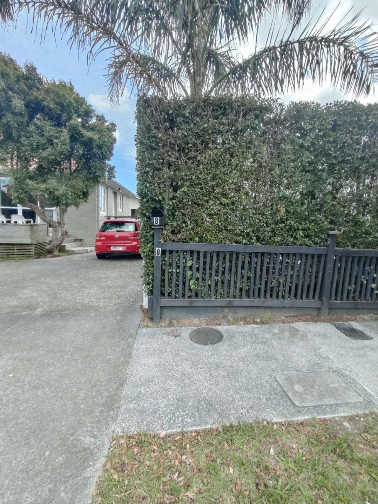 7 Beds Including 4 Double Beds, 1 Single Bed, 2 Double Sofa Beds, 8 Renton Road, Mt Albert, Holiday home