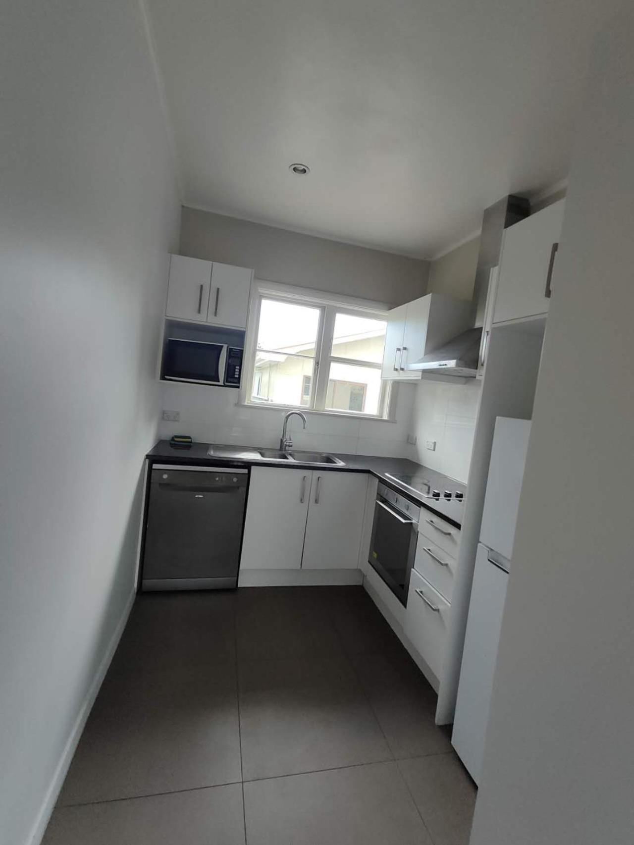 7 Beds Including 4 Double Beds, 1 Single Bed, 2 Double Sofa Beds, 8 Renton Road, Mt Albert,