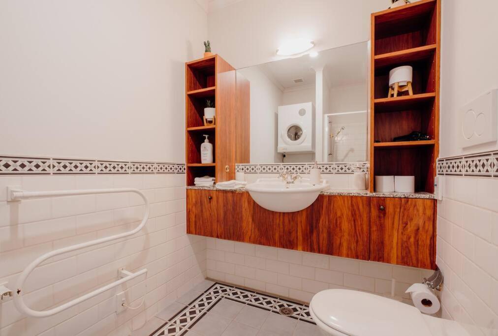 Stunning 2br In Viaduct Harbour Apartment