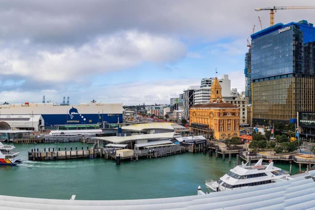 Large 1br With Waterfront View *
