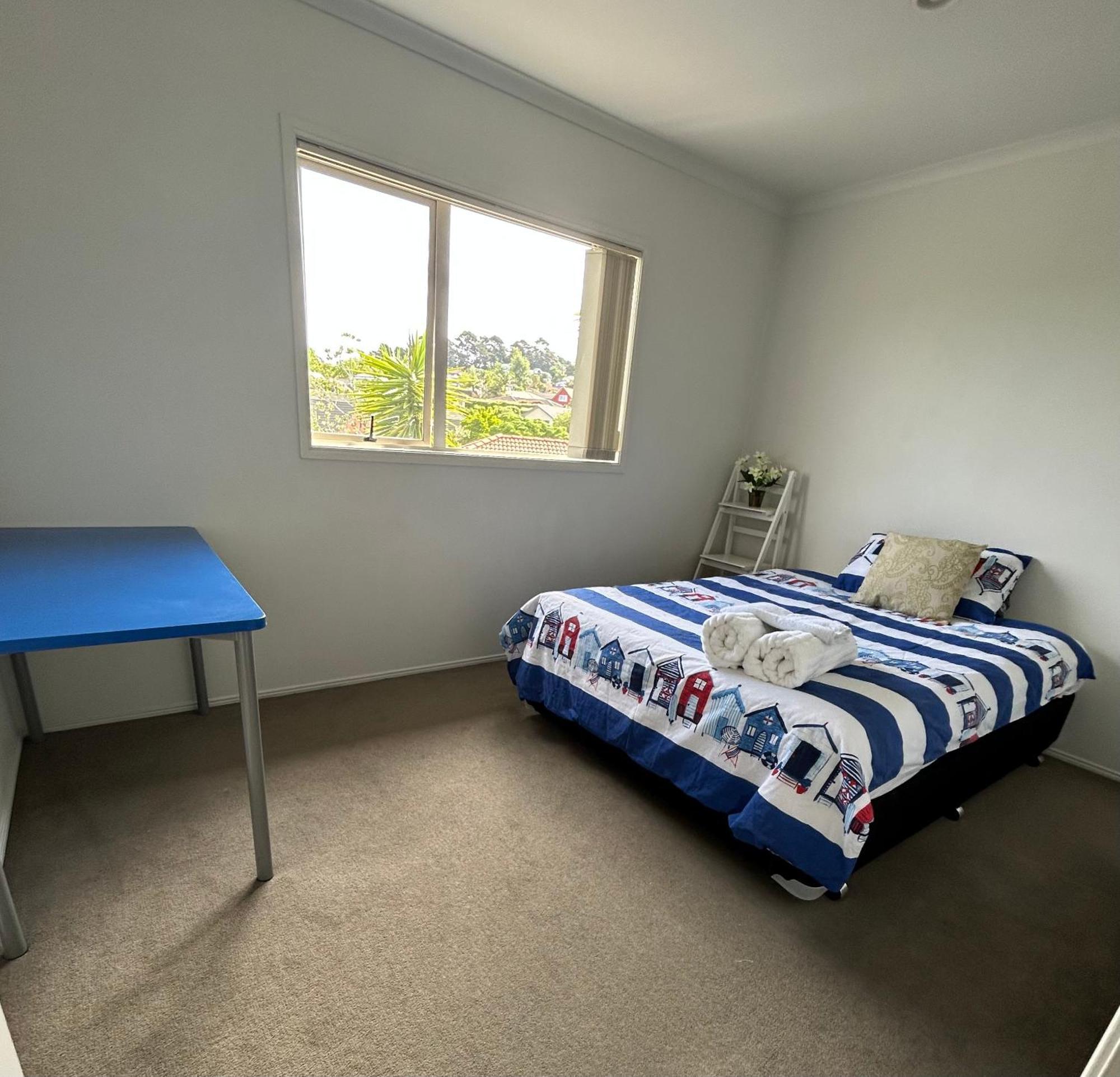 Nz *