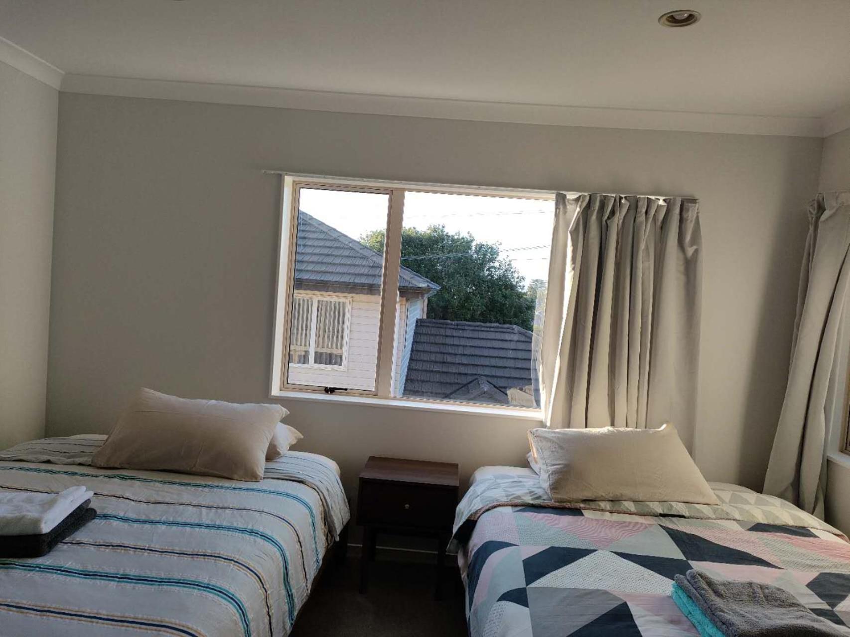 5 Bedroom Sweet House 82a Richardson Road Auckland