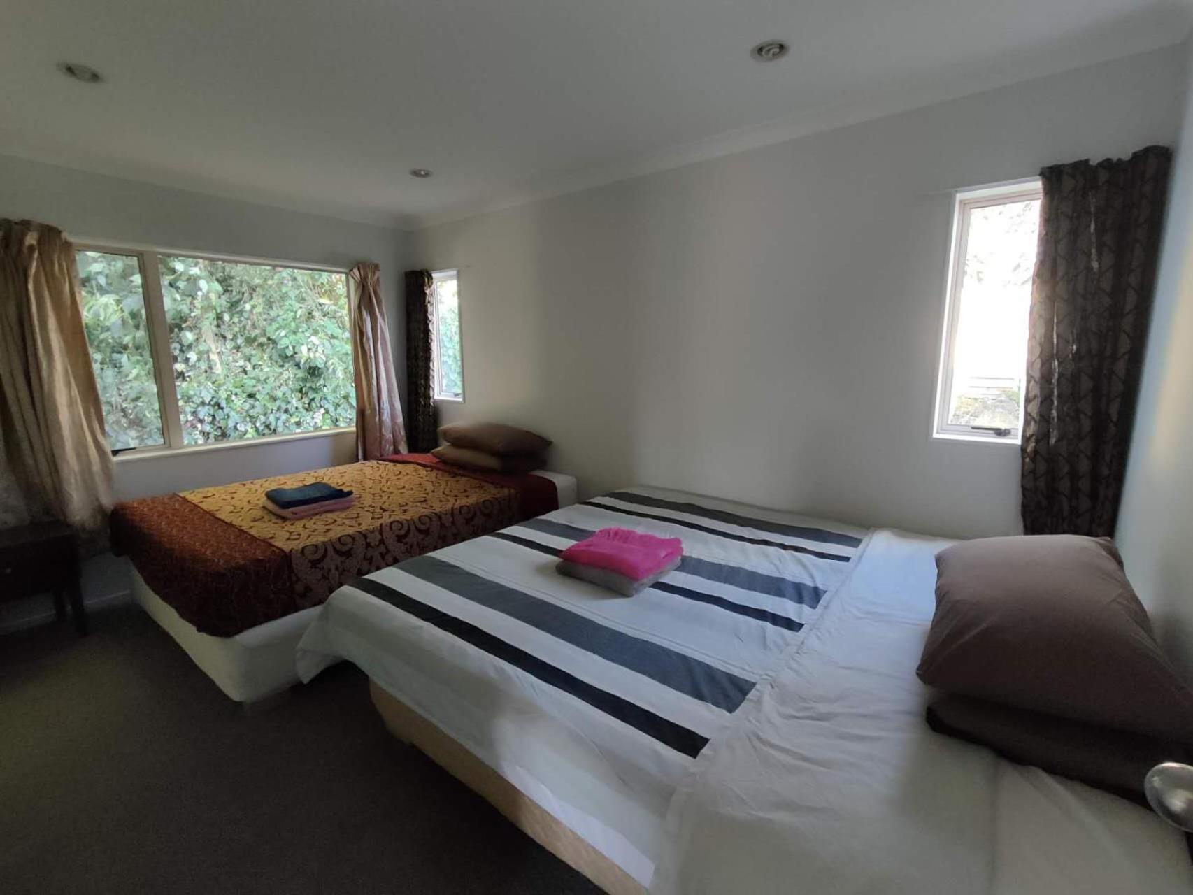 5 Bedroom Sweet House 82a Richardson Road Holiday home Auckland
