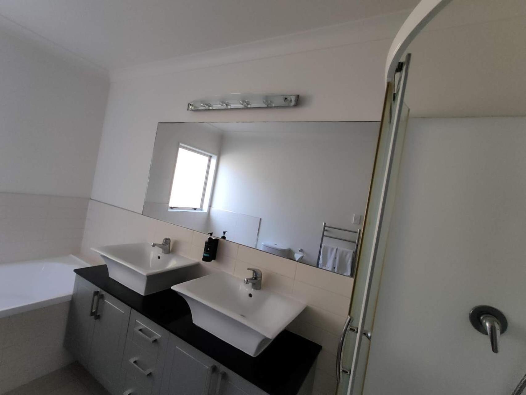 5 Bedroom Sweet House 82a Richardson Road Holiday home