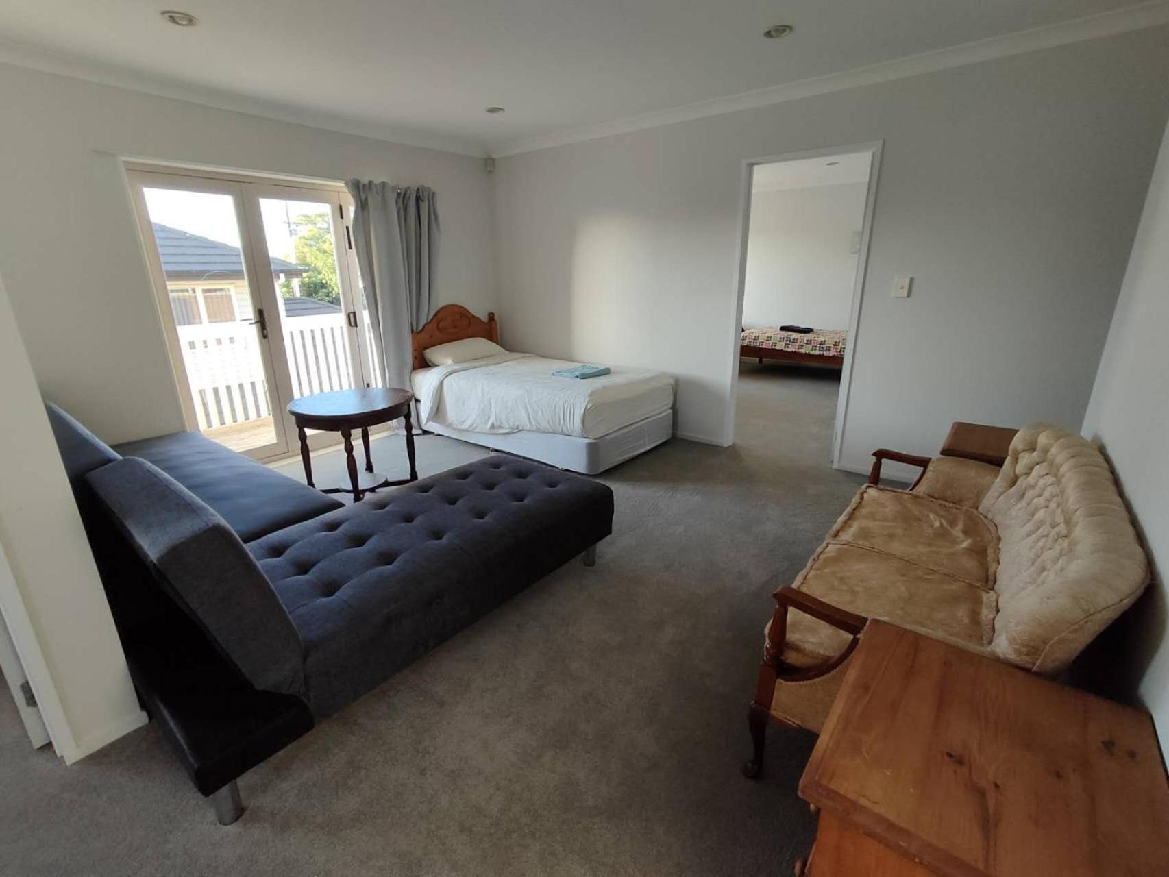 5 Bedroom Sweet House 82a Richardson Road *
