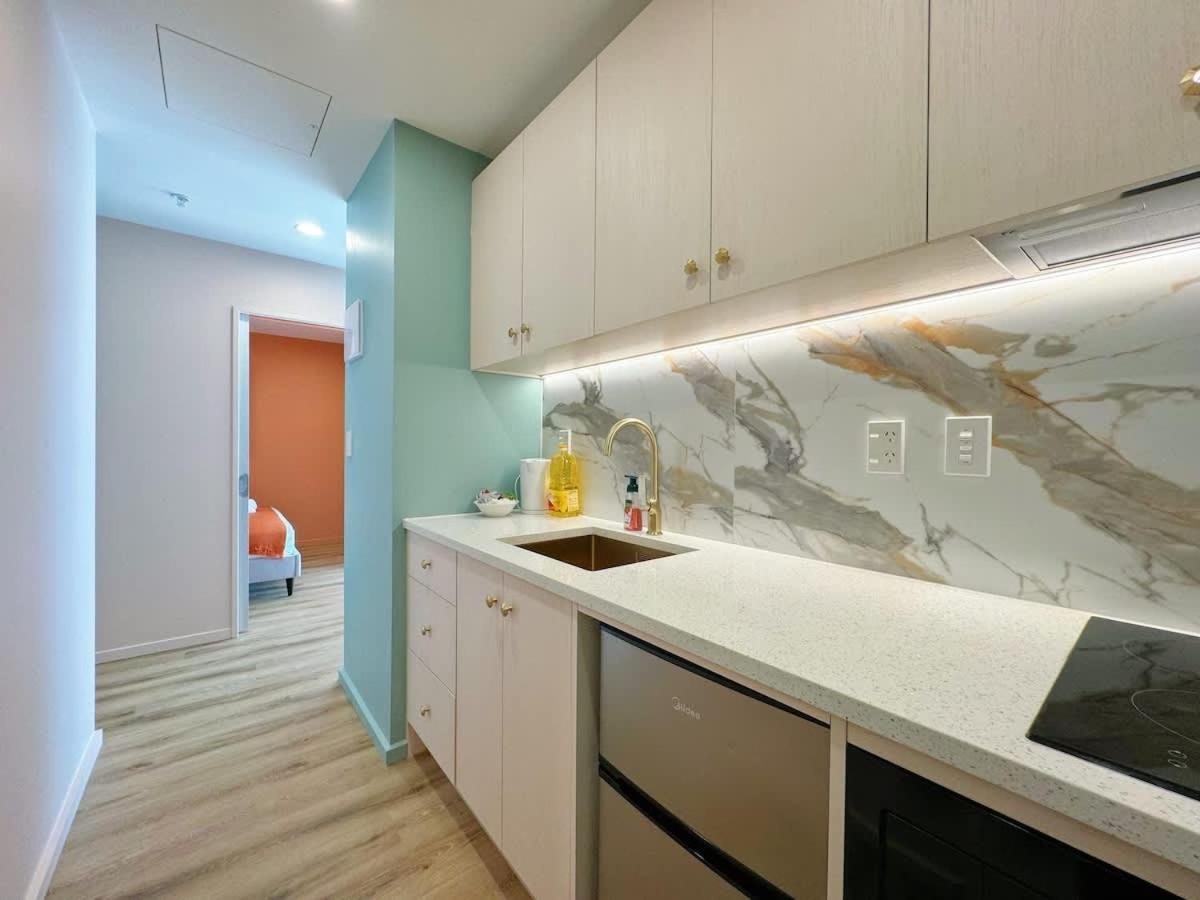 New & Modern Stylish 2br Vs Aircon In The Next To Park